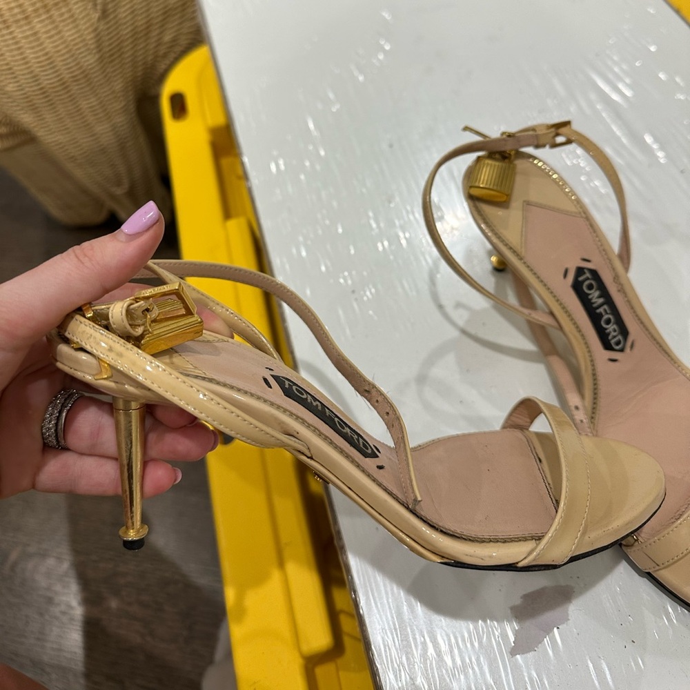 TOM FORD Padlock Ankle Lock Heeled Sandals Nude Patent Leather Low Heel